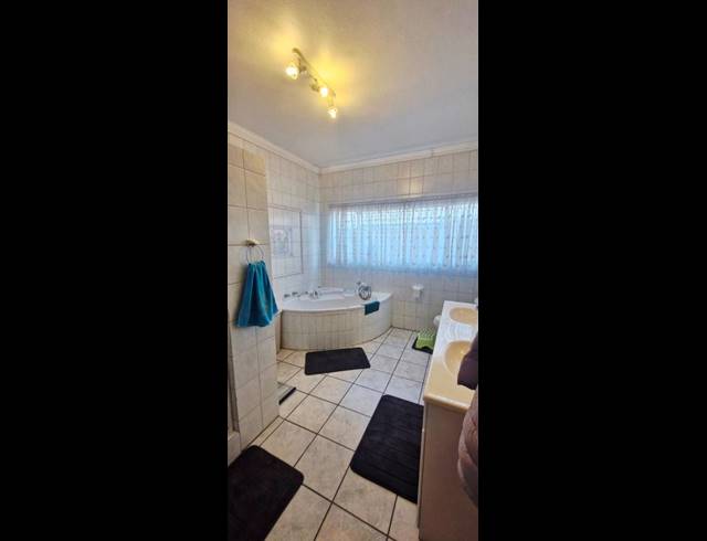 8 BEDROOM HOUSE FOR SALE IN SUNWARD PARK